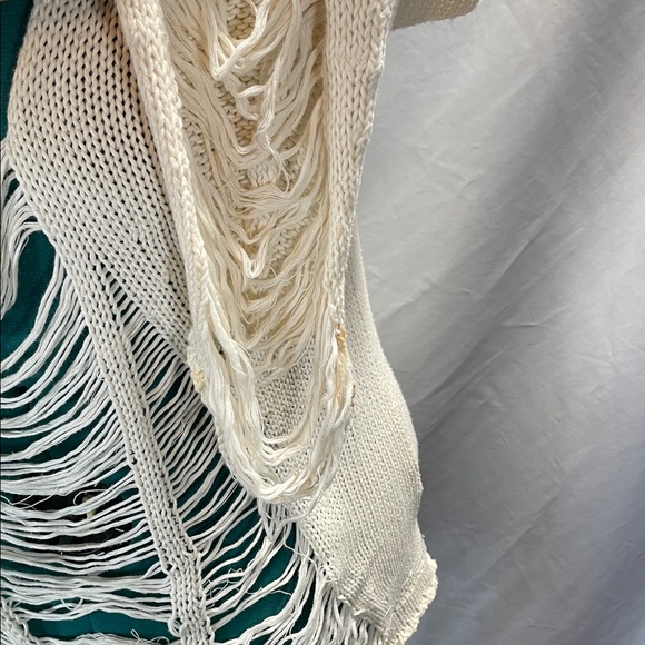 Indah Cream Knit Fringe Blouse - Picture 4 of 13